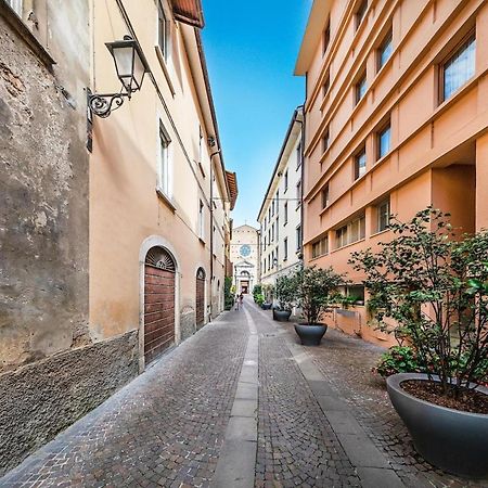 Il Lago Apartments By Wonderful Italy 萨罗 外观 照片