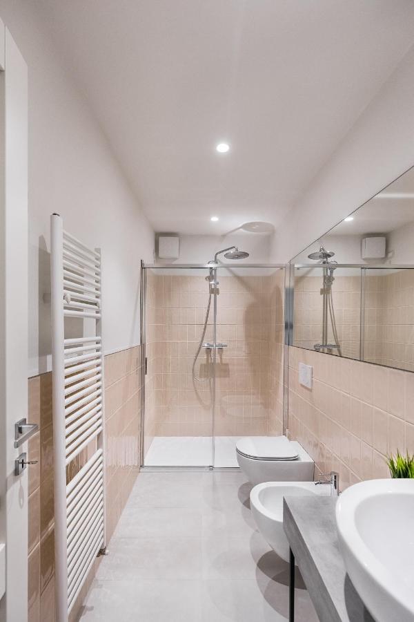 Il Lago Apartments By Wonderful Italy 萨罗 外观 照片